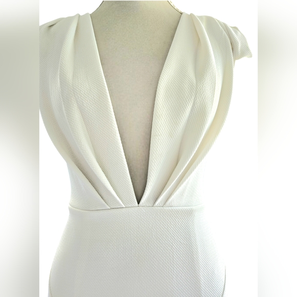 Who Am I | White Dress I Plunging Neckline | Size 10 - Picture 4 of 8
